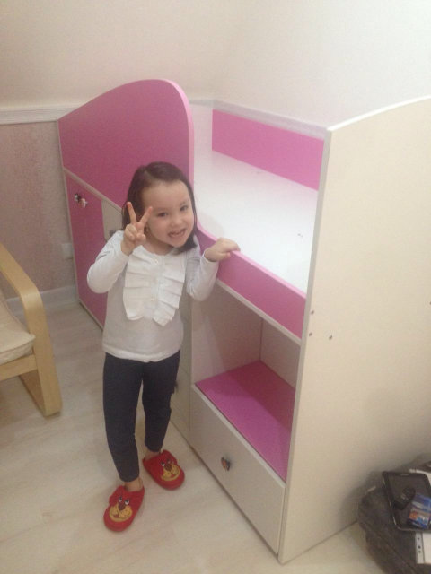 Staircase bookcase for children